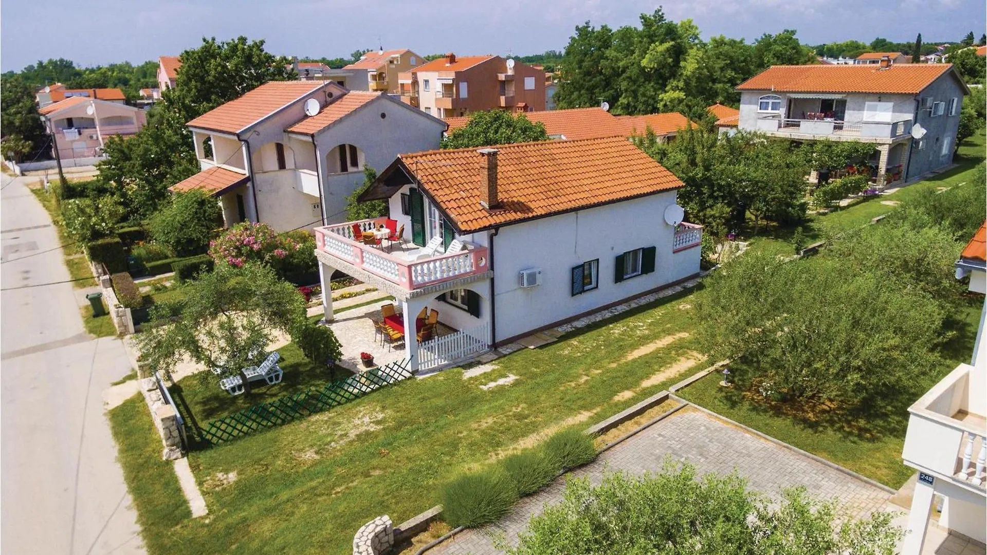 Awesome Home In Privlaka With Wifi بيت للعطل